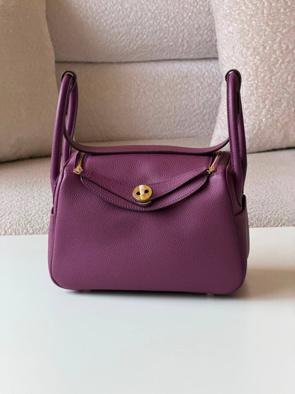 Hermes Lindy 26cm💕master quality😍with box❤️
390 dhs🇦🇪🇦🇪

Zain52
♥️♥️♥️