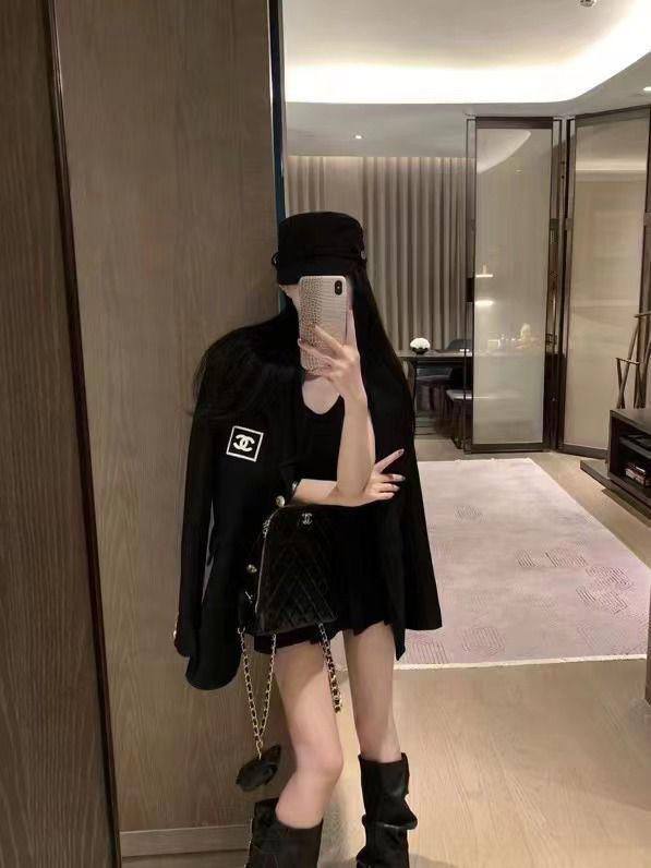 New collections 

good  quality  ✅

 Sizes:S M L xl 

Available now
240 dhs🇦🇪🇦🇪

Zain231
♥️♥️♥️