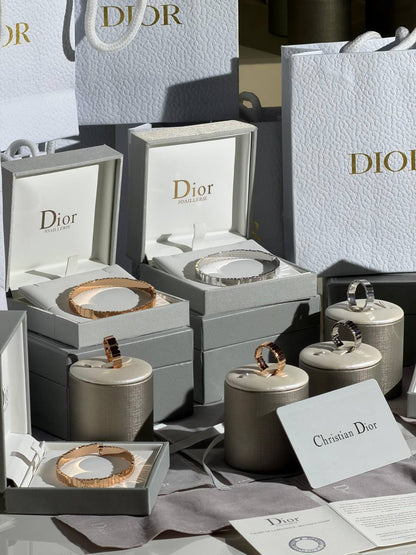 Dior
 New Collection 😍
Quality: Super Master 
Non -Tarnish color
* ⁠Earring 
* ⁠Bracelet
For Price 👇 WTSP Text Zain 0568585901

Zain268
♥️♥️♥️