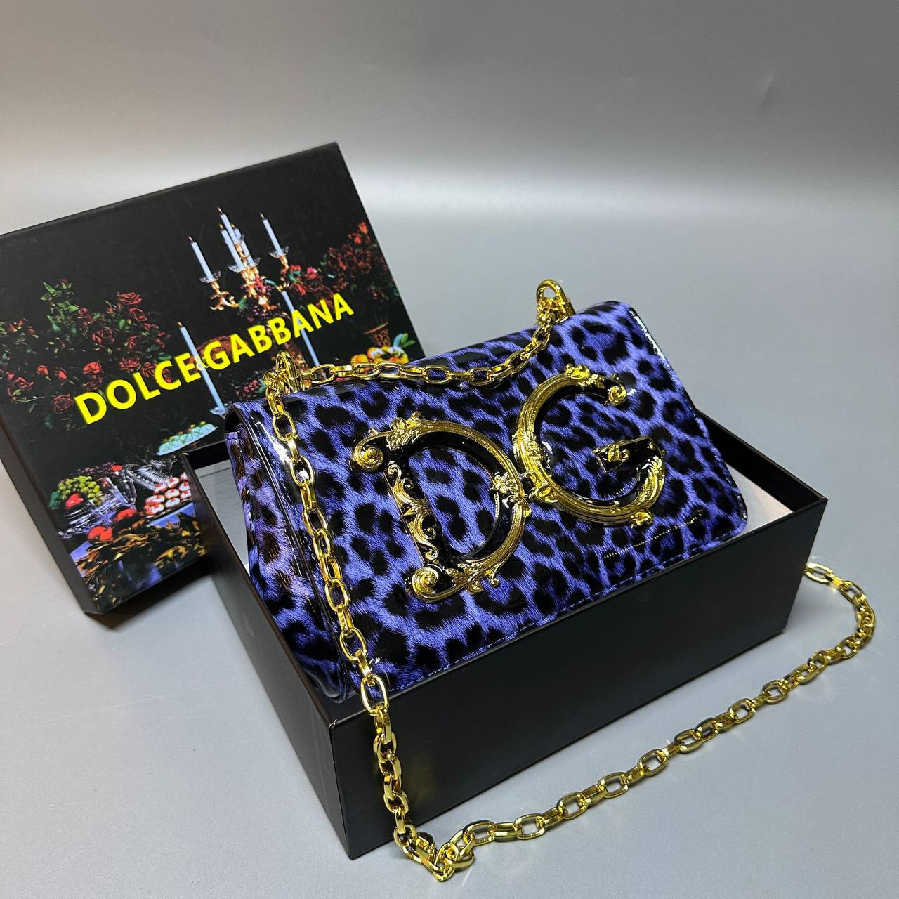 D&G
good quality 

with box 🎁🎁🎁

120 dhs✅

Zain39
♥️♥️♥️