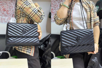 Tory Burch 
1️⃣ Finish Quality +🎁

Size: 28 * 19 cm
80 dhs🪙🌨️

with box 
🎁🎁🎁

Zain115
♥️♥️♥️