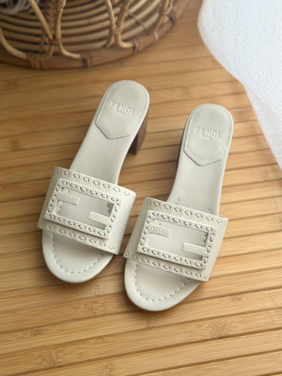 Fendi
*AAA Quality*
𝗦𝗶𝘇𝗲 𝟯𝟲 𝘁𝗼𝗼 𝟰𝟭 
400 dhs💓

Zain302
♥️♥️♥️
