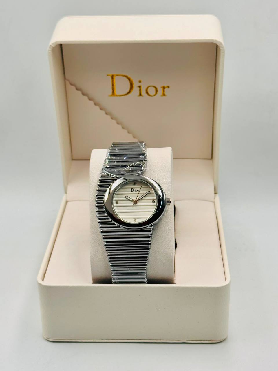 Dior ladies 
New Arrival*🤩🤩
55 dhs✅

Zain08
♥️♥️♥️