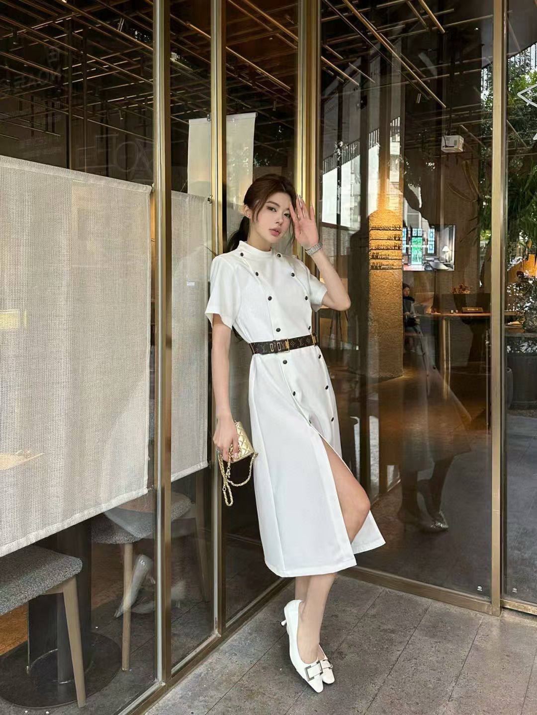 *New collections 
190 dhs👑
*good  quality  
*Sizes:S M L 
*AVAILABL

Zain231
♥️♥️♥️