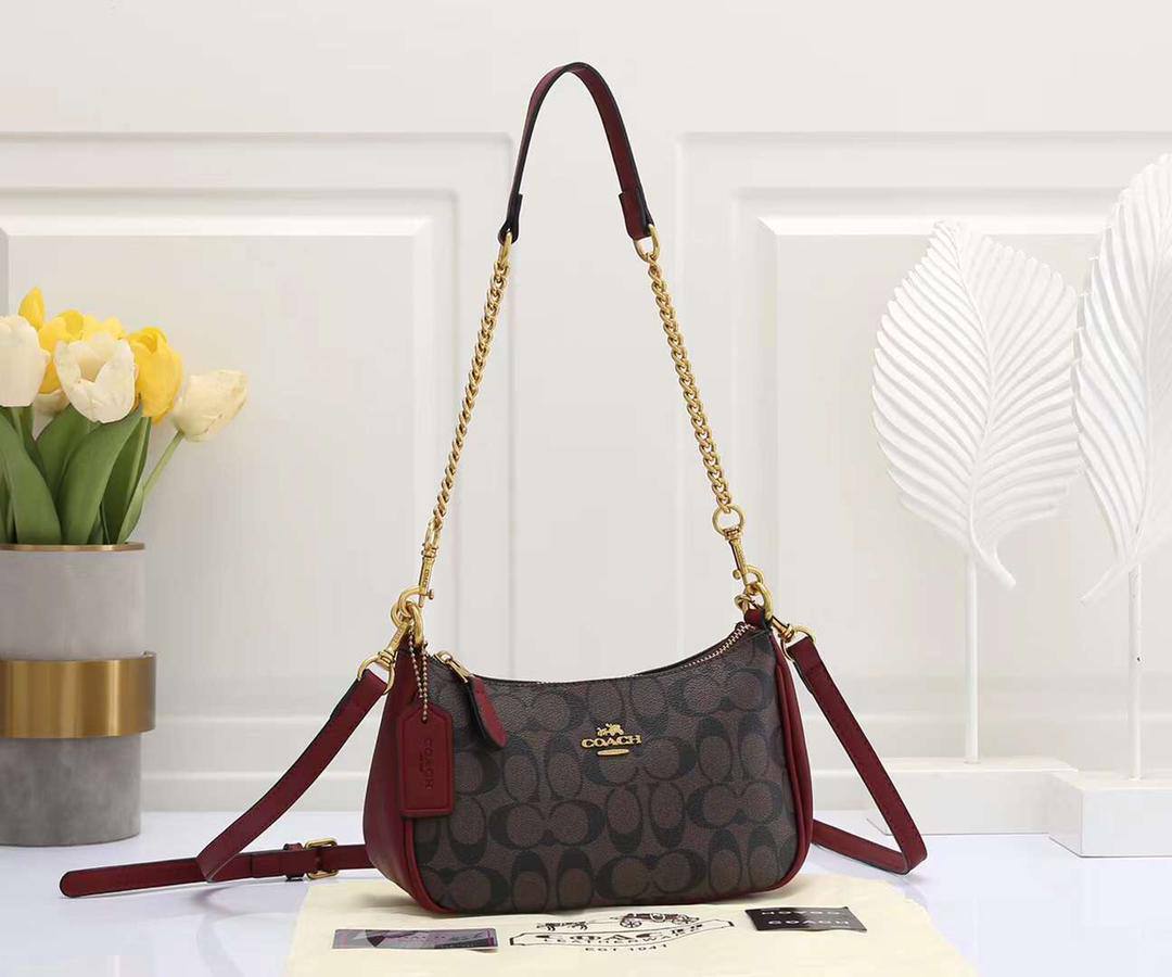 Coach
75 dhs✅
size 24×8×15cm

Zain42
Zain213
♥️♥️♥️