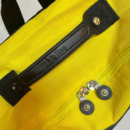 Kipling Minion
Backpack 60 dhs✅
Lunch bag 55 dhs✅
One set 110  dhs✅

Zain39
♥️♥️♥️