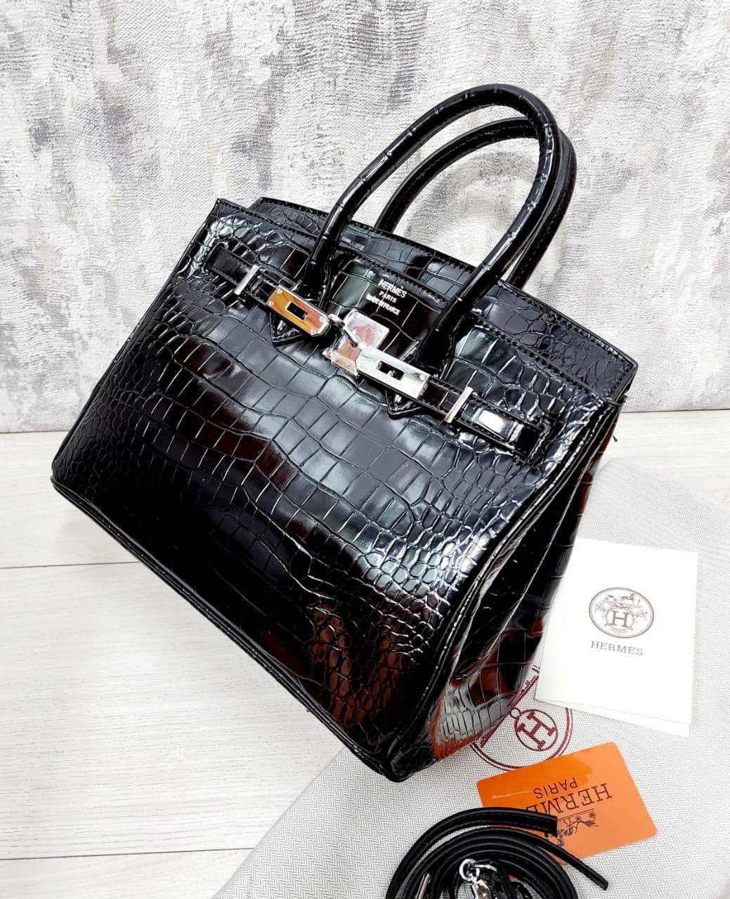 Hermes
good quality, size 30* 23 cm 

115 dhs🗽

Zain12
♥️♥️♥️
