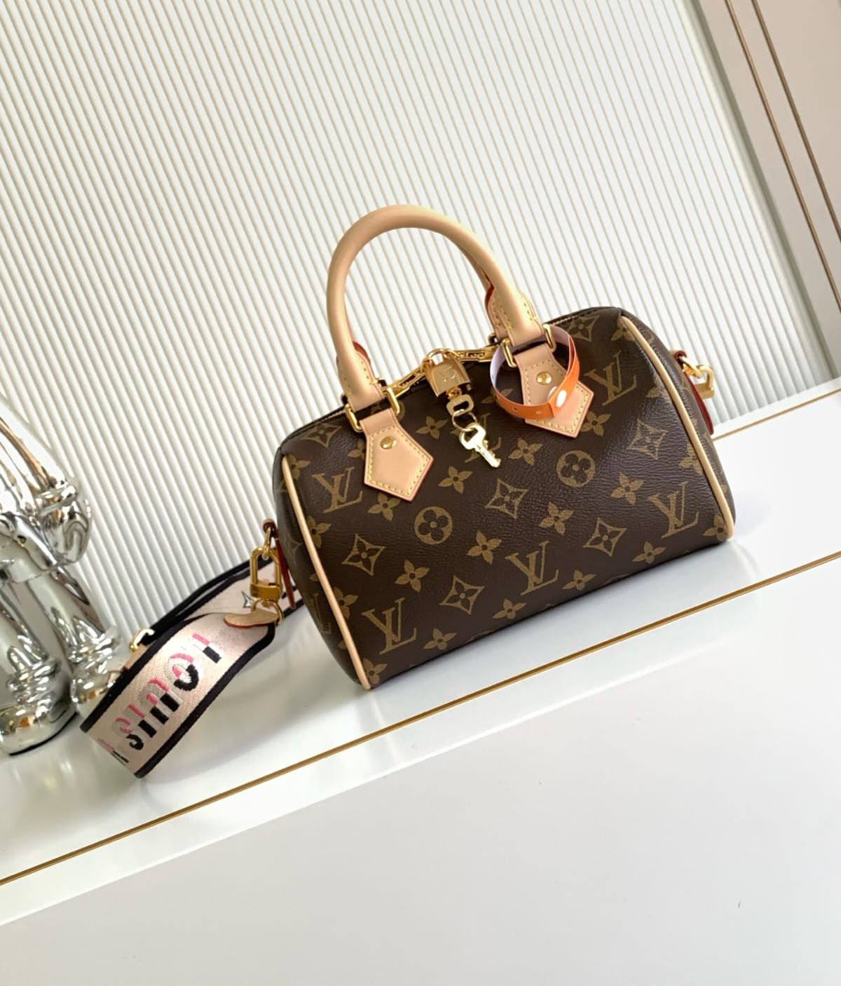 LV Speedy 
Size 20 cm

For Price 👇 WhatsApp✅
0568585901 
0507557372
0552275751 Owner Zain 👌

Zain274
♥️♥️♥️
