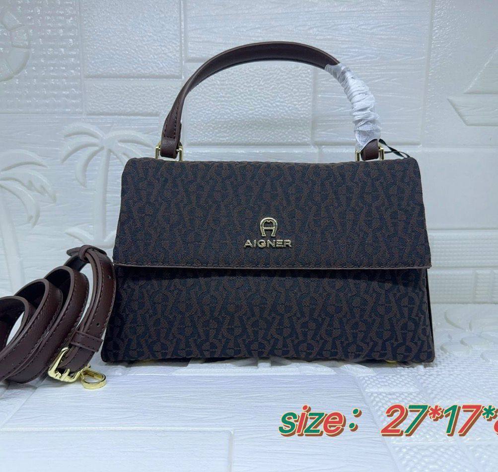 Aigner
95 dhs🪙💚
size：26cm

With box
🎁🎁🎁

Zain35
♥️♥️♥️