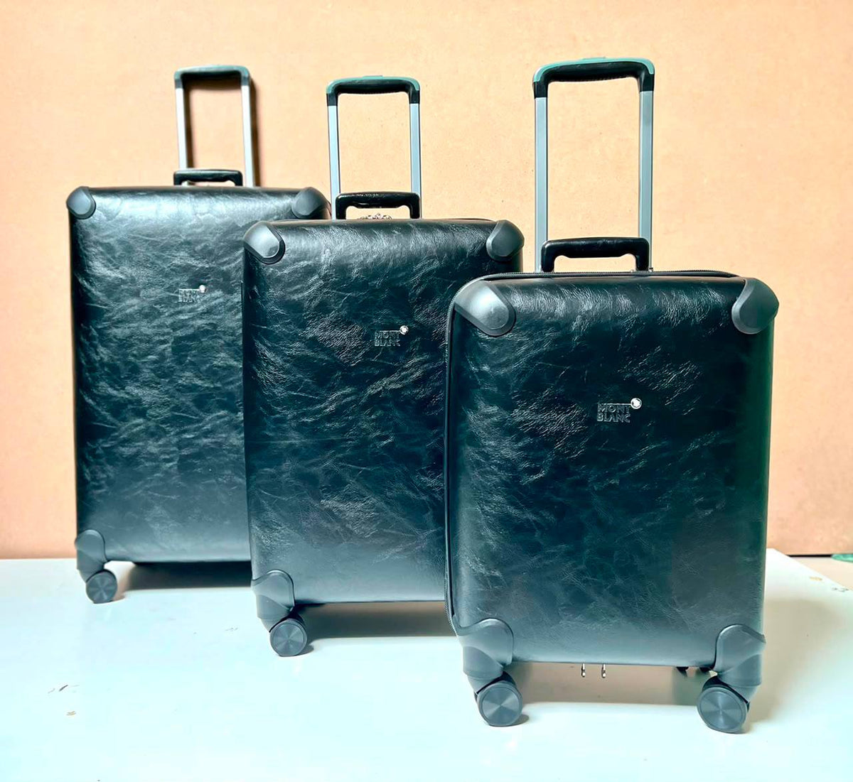 Travel Bags Set
Master💓💓
3in1
650 dhs✅✅

Zain341
♥️♥️♥️