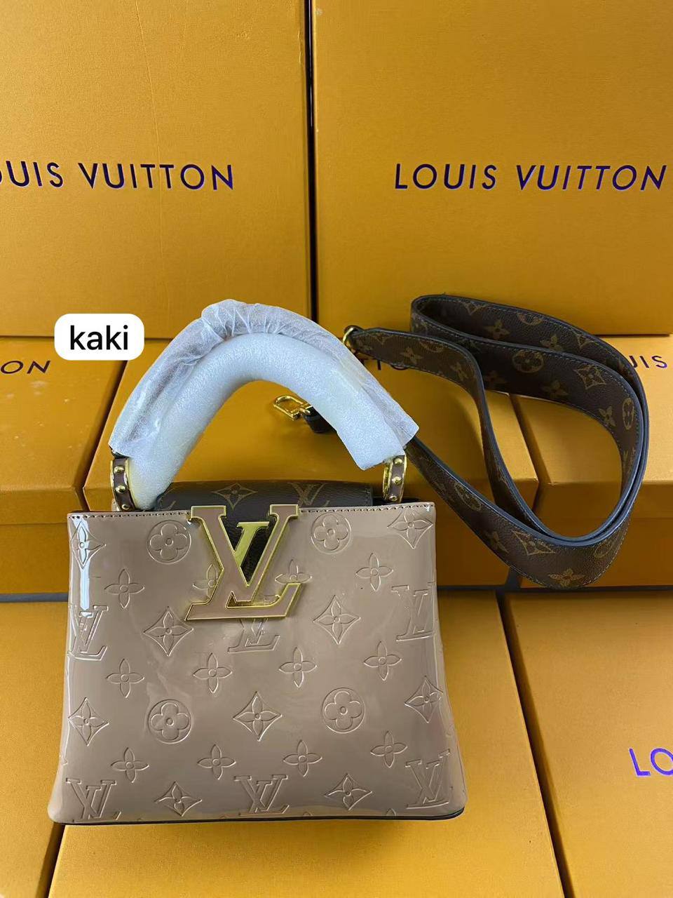 ❤️ LV Capitalcines
1️⃣ First Quality +🎁
Size : 21 * 15 cm
100 dhs🇦🇪🇦🇪

with box🎁

Zain115 
♥️♥️♥️