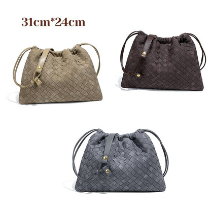BOTTEGA 
COPY ONE 
WITH BOX 
🎁🎁🎁

130 dhs✅

Zain39
♥️♥️♥️