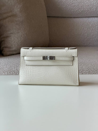 Hermes
pochette 21cm

master quality
with box 📦 
600 dhs🇦🇪🇦🇪

Zain52
♥️♥️♥️