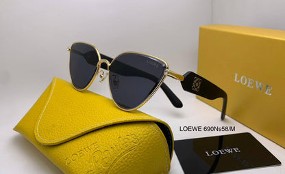 Loewe
70 dhs❤️

Zain126
♥️♥️♥️