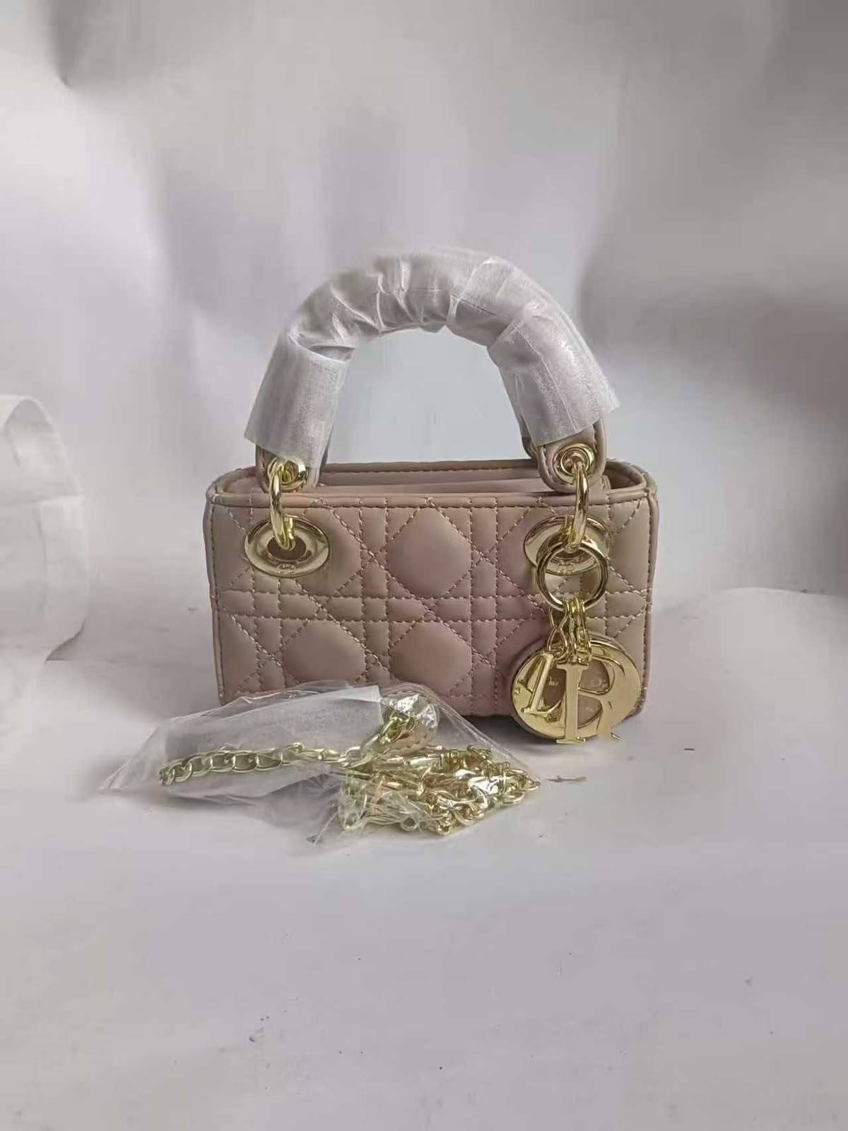 Dior
Withbox

110 dhs🇦🇪🇦🇪

Zain143
♥️♥️