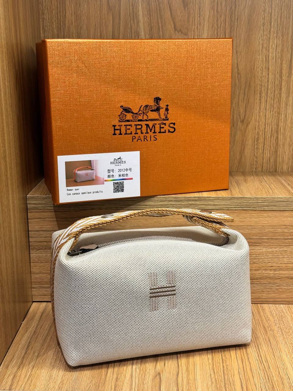Hermes
Best quality with box’s 
100 dhs🇦🇪🇦🇪
size. 22 Cm

Zain290
♥️♥️♥️