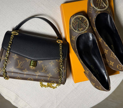 Lv 
heel and bag set 
220 dhs🌺

Zain175
♥️♥️♥️