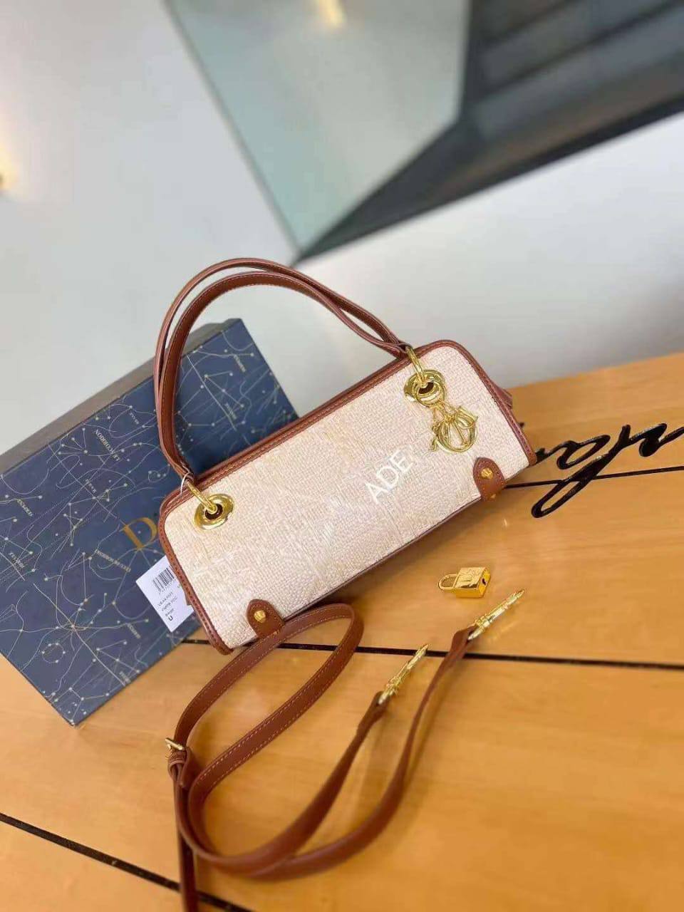 Dior

110 dhs✅

with box
🎁🎁🎁

Zain203
♥️♥️♥️