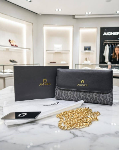 Aigner - CH
80 dhs💓
with box
Size:21*12*4

Zain07
♥️♥️♥️