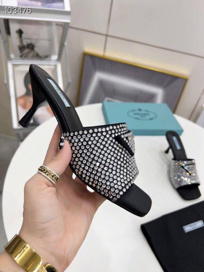 Prada
Size 36-42
120 dhs✅

Zain57
♥️♥️♥️