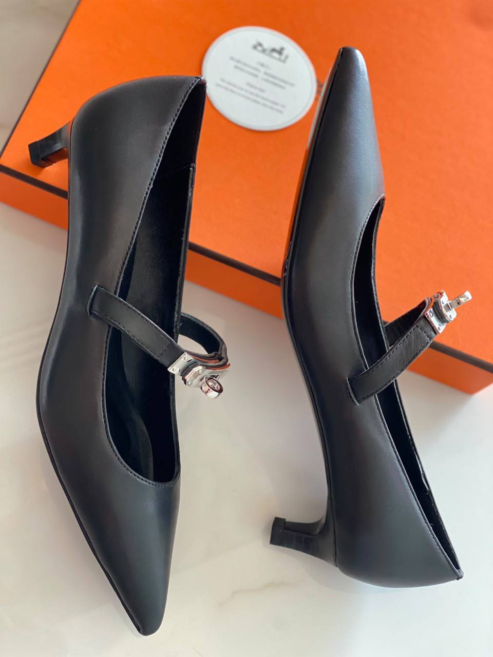 Hermes sandals 

AAA master quality 
Size 37…….41 

430 dhs🇦🇪🇦🇪
Available

Zain180
♥️♥️♥️