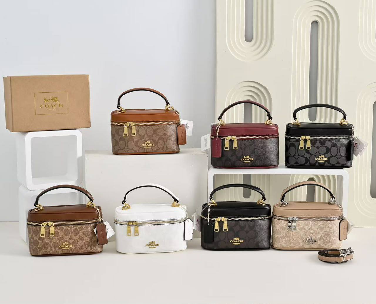 Coach
Coach
95 dhs🇦🇪🇦🇪
with box
size 19×6×11cm

Zain42
♥️♥️♥️