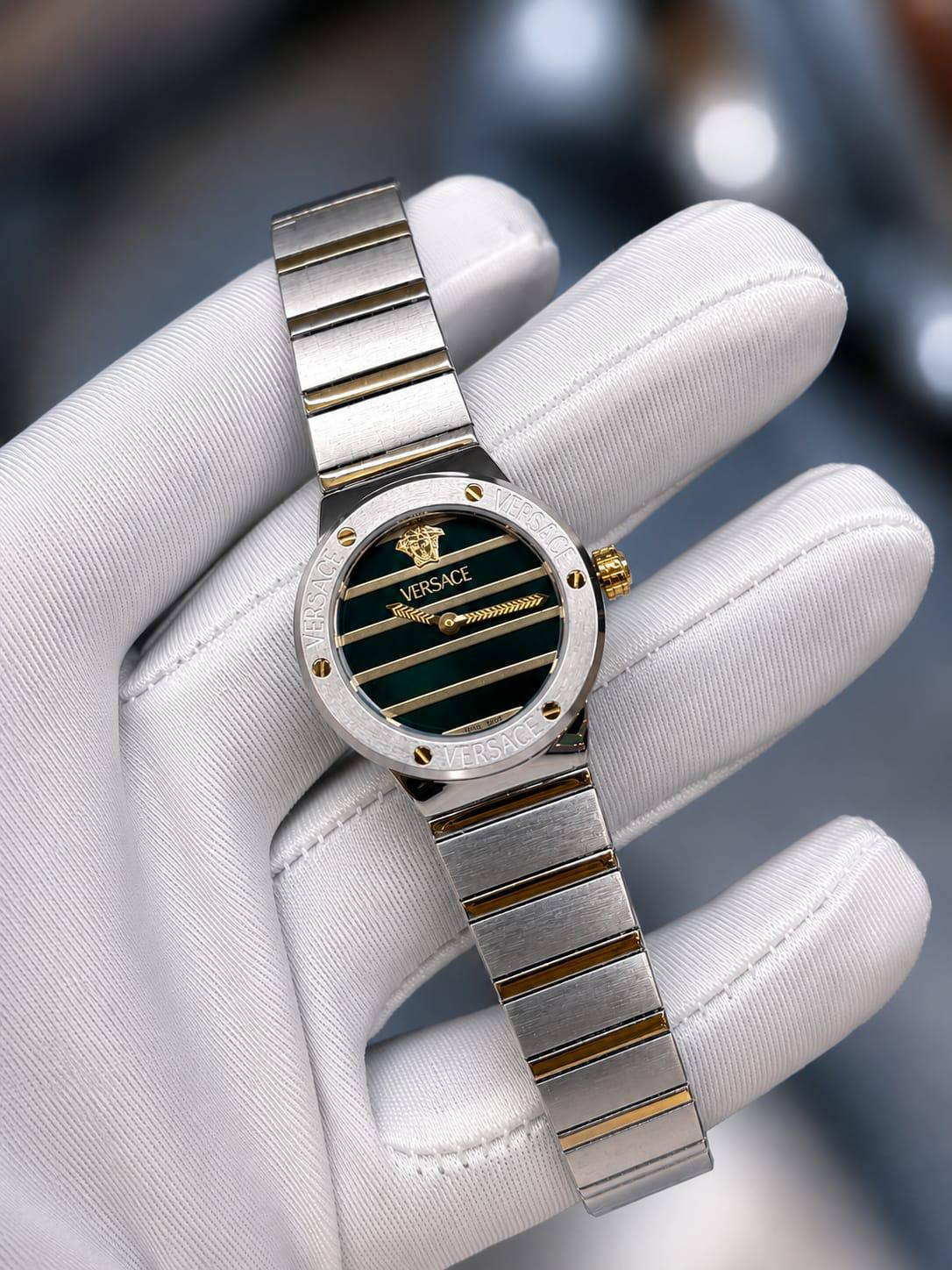Versace 

watch for ladies 

good quality 
230 dhs🇦🇪🇦🇪

Zain59
♥️♥️♥️