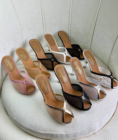 chanel
Super AAAQuality 💯 

With original packing🎁🎁

SIZE:36and41

Available now
430 dhs🇦🇪🇦🇪

Zain309
♥️♥️♥️