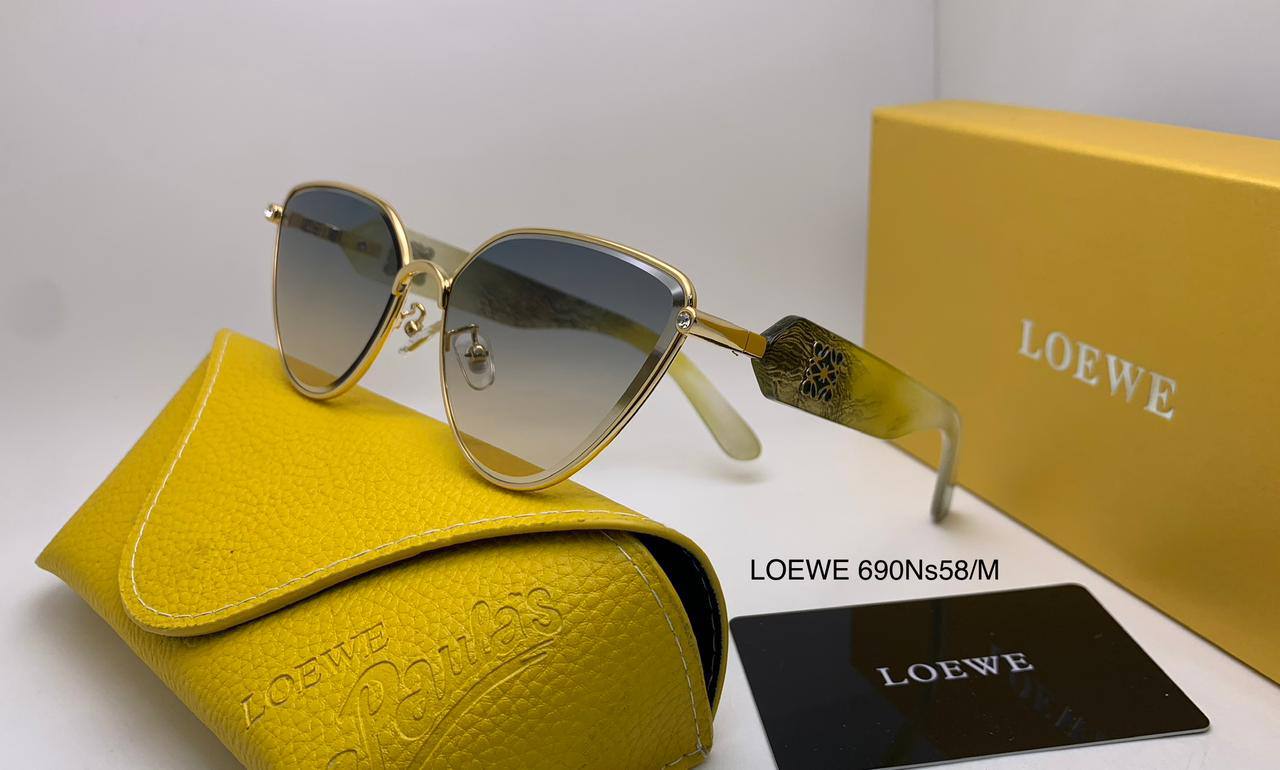 Loewe
70 dhs❤️

Zain126
♥️♥️♥️