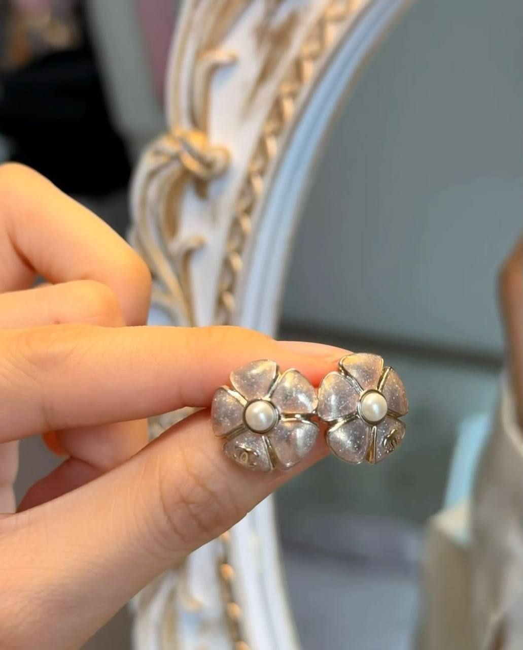 Chanel Earrings
Master quality 

*45* AED normal box 📦

Zain48
♥️♥️♥️