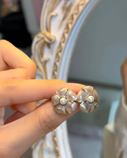 Chanel Earrings
Master quality 

*45* AED normal box 📦

Zain48
♥️♥️♥️