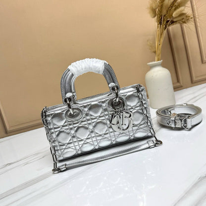 Dior🙋🏻‍♀️💕
Master🌺🌺
22cm🫶🏼🫶🏼 
320 dhs✅

Zain297
♥️♥️♥️