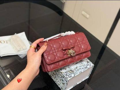 DIOR
My Dior Mini Bag
Master quality
21cm 

with box
🎁🎁🎁

280 dhs✅

Zain95
♥️♥️♥️