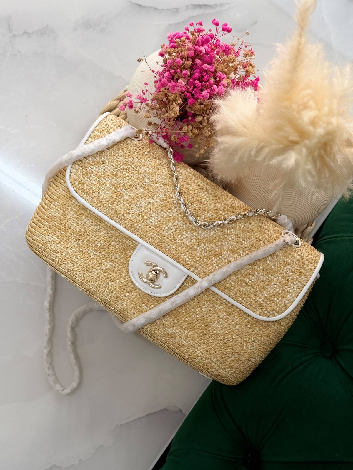 CHANEL✨
Size: 23Cm and 28Cm💥
Available original box 📦 
With full packing 🎀🎀
Super high quality 💥💥


For Price 👇 WhatsApp✅
0568585901 
0507557372
0552275751 Owner Zain 👌

Zain283
♥️♥️♥️