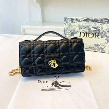 Dior
105 dhs🇦🇪🇦🇪

with box

size 21×12×7cm

Zain42
♥️♥️♥️