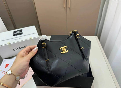 Chanel
90 dhs✅
Good-quality 
Size：28CM

Zain35
♥️♥️♥️