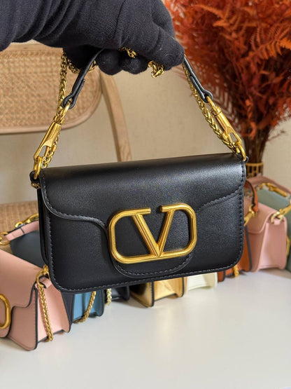 VALENTINO
20cm
350 dhs💓
Top quality 
With box🎁

Zain167
♥️♥️♥️
