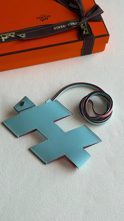 HERMES MOBILE BAG

*Super master quality*
*with complete packing*🎁

550 dhs✅

Zain280
♥️♥️♥️