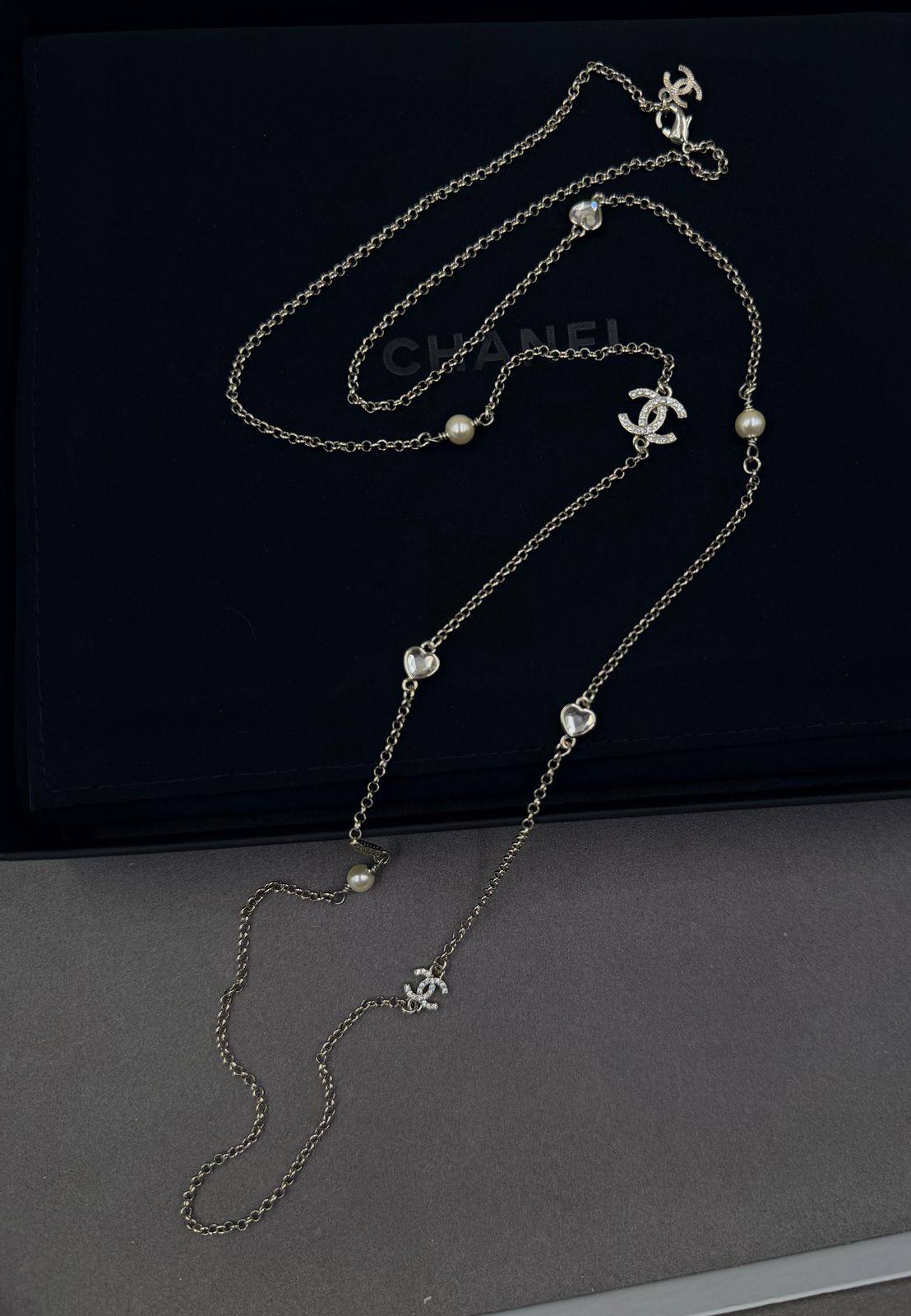 *CHANEL* 🤍
* Long Chain Necklace 
* Gold-Finish Metal with Stones 
* ⁠↗️ *Super Master Quality ®️* 🫆
*105 dhs❣️* with *Normal* Box & Bag
*150 dhs❣️* with *Orignal* Packaging

Zain106
♥️♥️♥️