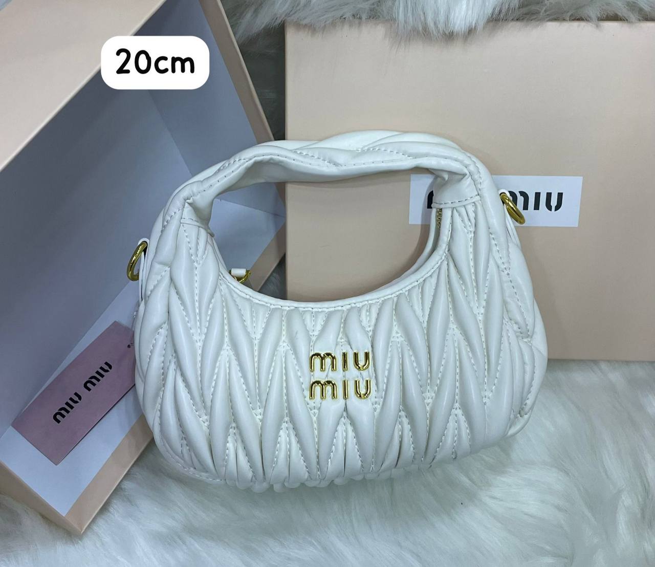 Miu Miu
95 dhs✅ 

with box
🎁🎁🎁

Zain72
♥️♥️♥️