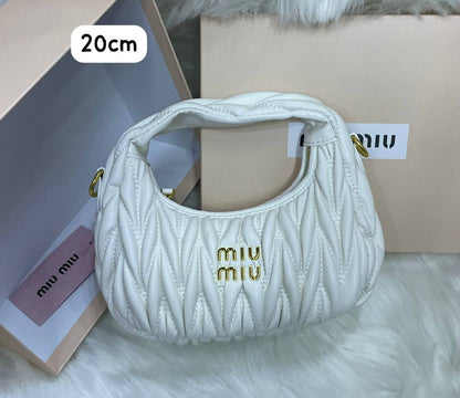 Miu Miu
95 dhs✅ 

with box
🎁🎁🎁

Zain72
♥️♥️♥️