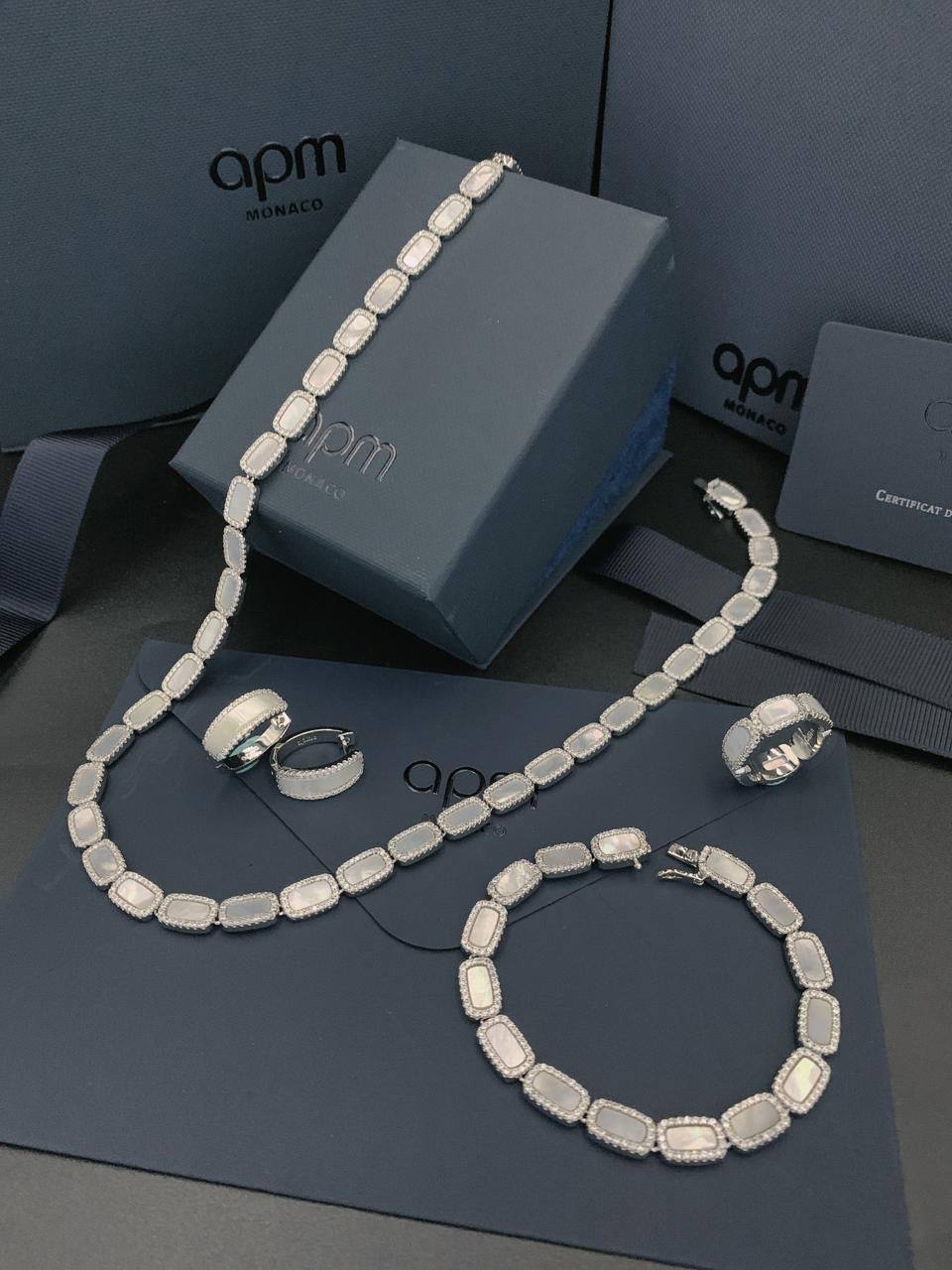 APM SET 💫✨
Master Quality
Monaco
NECKLACE
BRACELET
EARRING
RING
With BOX AND PAPER BAG 
400 dhs🌺🎁🛍️

Zain89
♥️♥️♥️