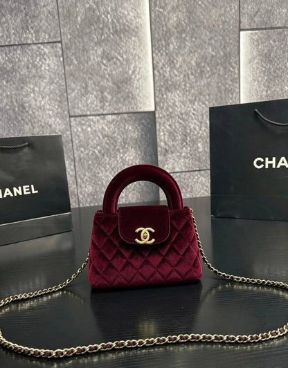 Chanel
100 dhs🇦🇪🇦🇪
with box
size 19×6×11cm

Zain42
♥️♥️♥️