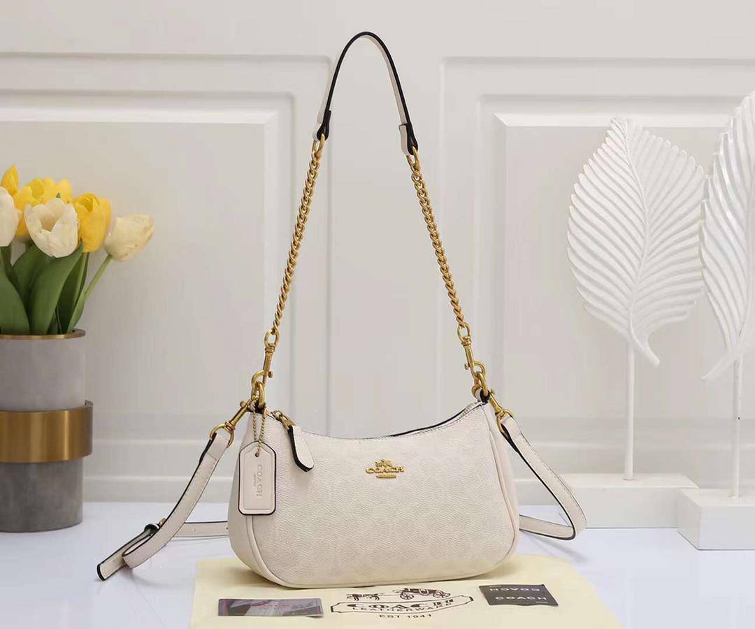 Coach
75 dhs✅
size 24×8×15cm

Zain42
Zain213
♥️♥️♥️