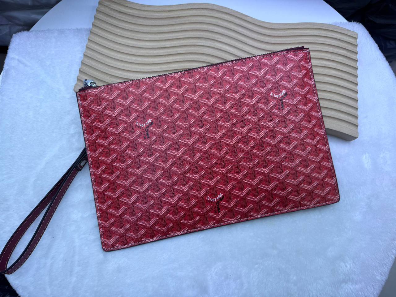 Goyard 

with box🎁🎁🎁

size：30×20
65 dhs💓

Zain114
♥️♥️♥️
