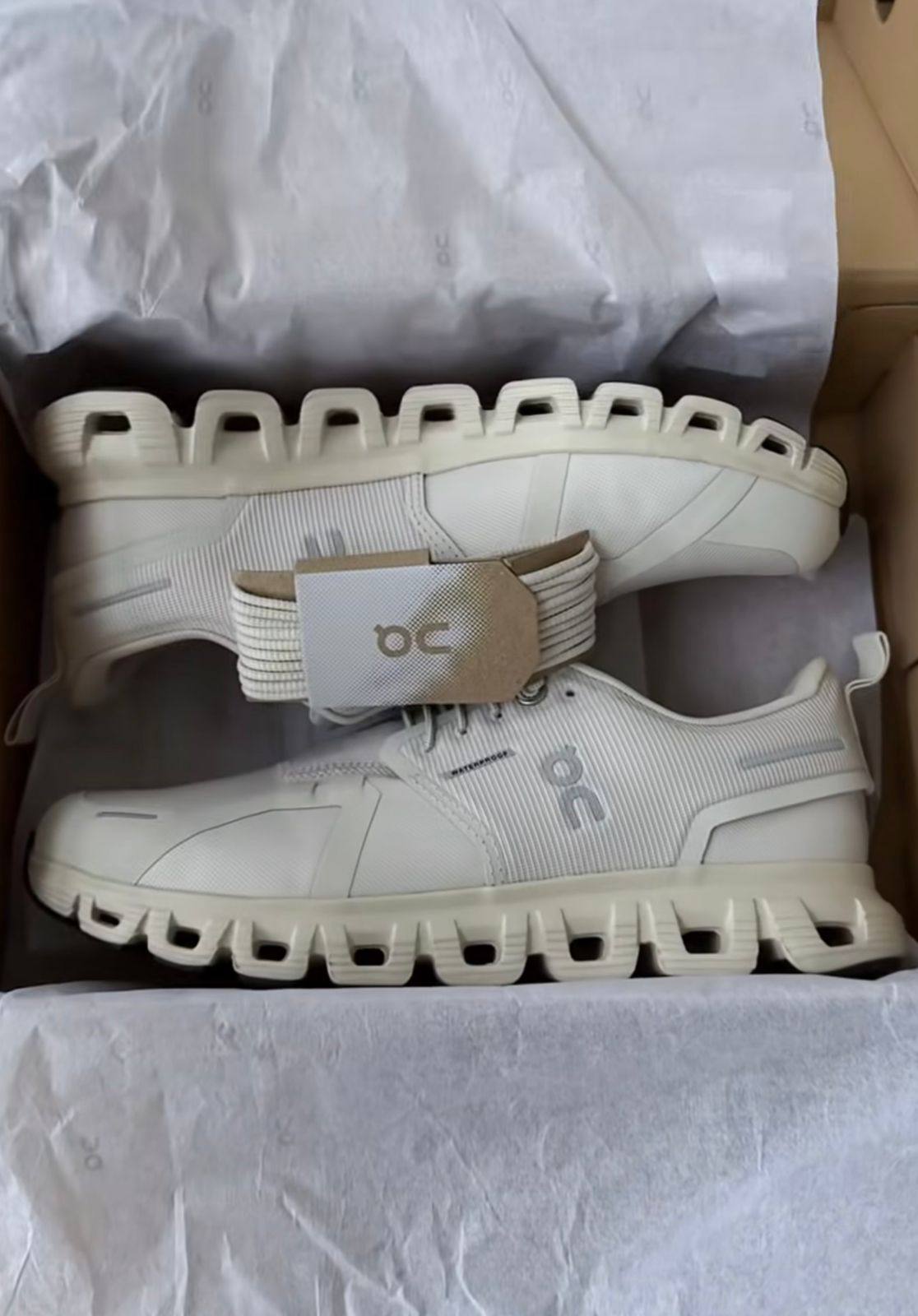 Cloud 6 WP , 
size 36 to 46 , 
230 dhs💓

Zain196
♥️♥️♥️