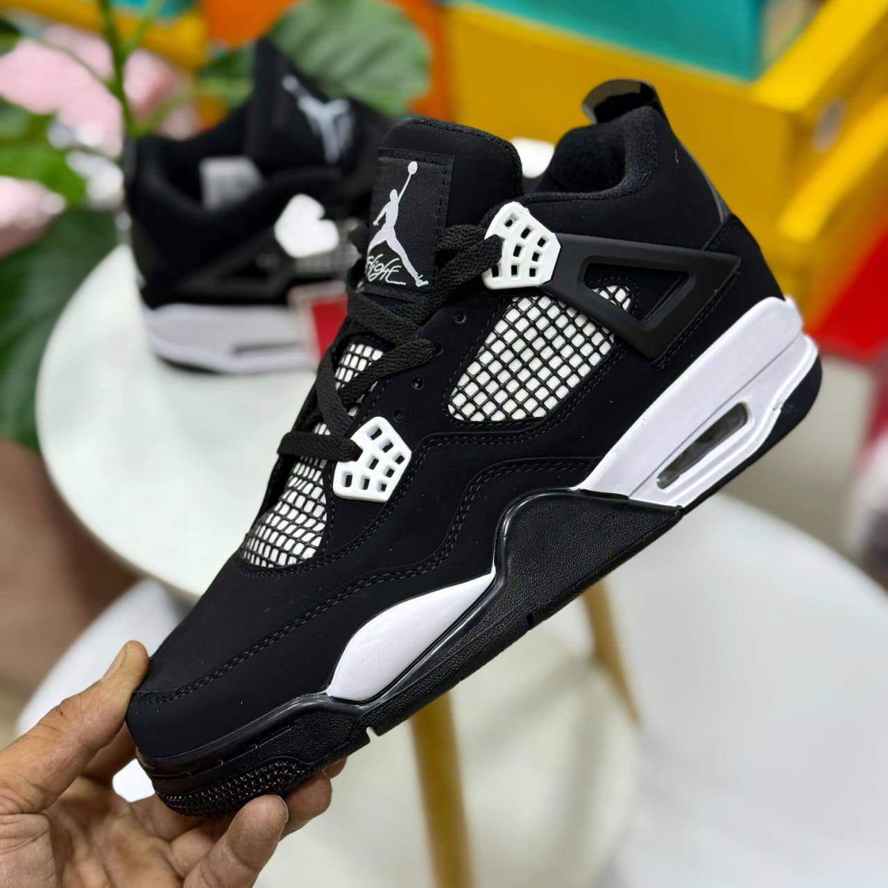 Jordan 4
Size 40 to 45
110 dhs✅

Zain27
♥️♥️♥️