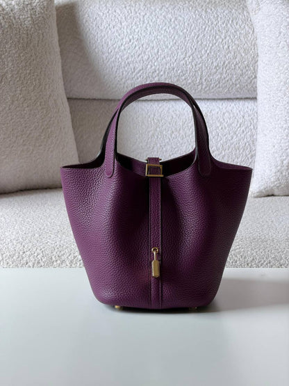 Hermes
picotin 18cm💥Master quality ✅

with box📦

340 dhs✅

Zain52
♥️♥️♥️