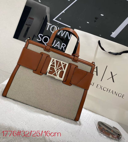 Armani Exchange
GOOD QUALITY 
130 dhs🪙🌨️

Zain200
♥️♥️♥️
