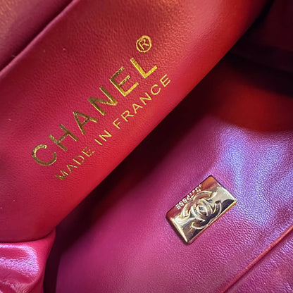 CHANEL 

COPY ONE 

NEW CAME 
WITH BOX 
150 dhs🇦🇪🇦🇪

Zain295
♥️♥️♥️